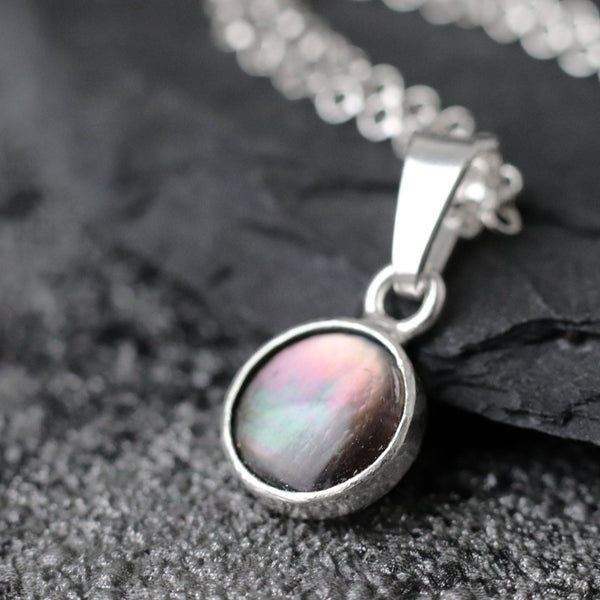 Black Mother of Pearl Pendant Necklace