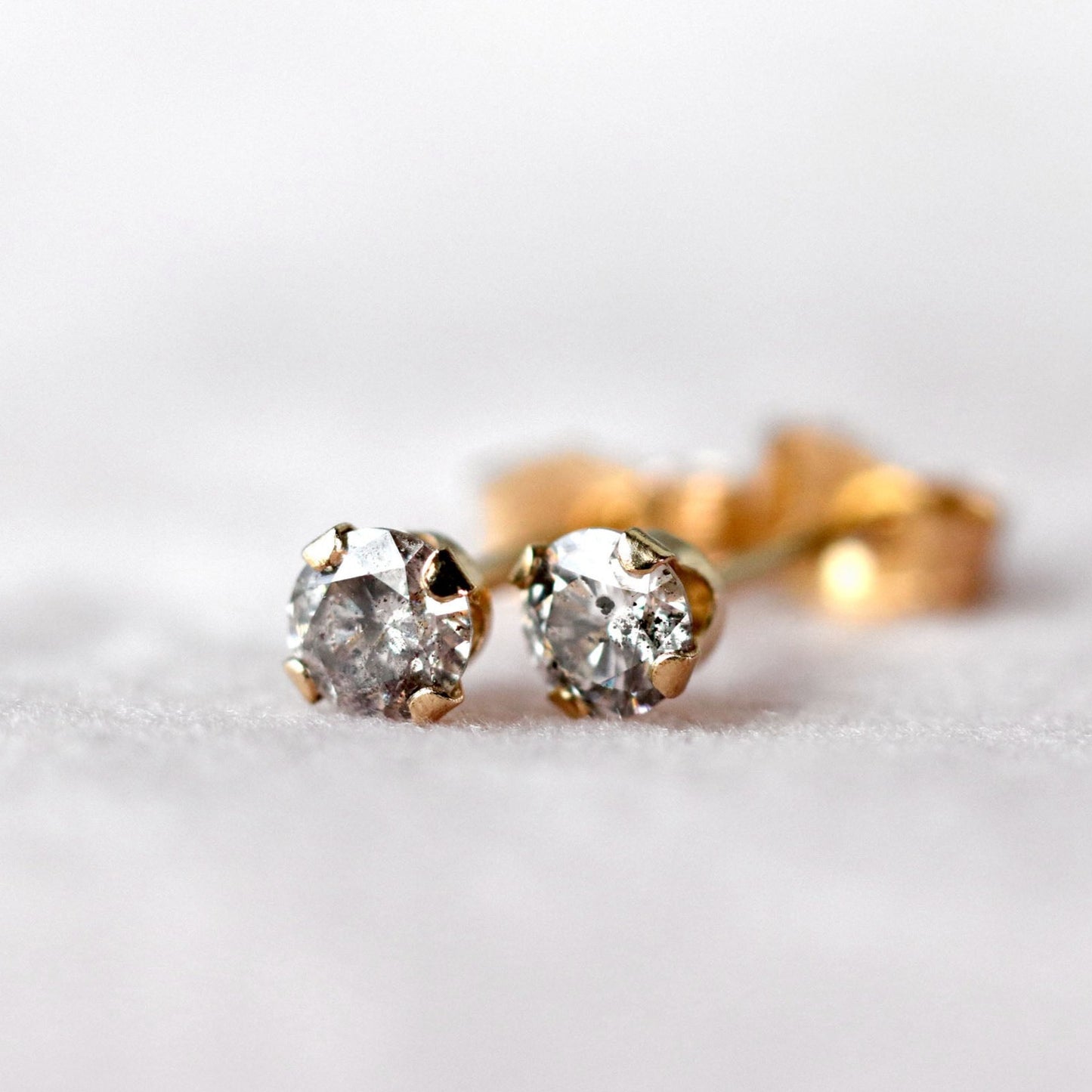 Diamond Stud Earrings in 14k Gold