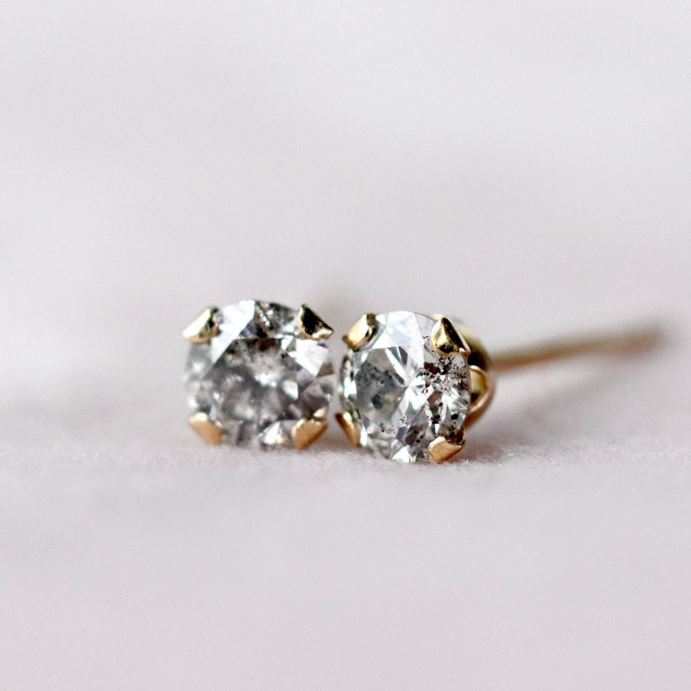 Diamond Stud Earrings in 14k Gold